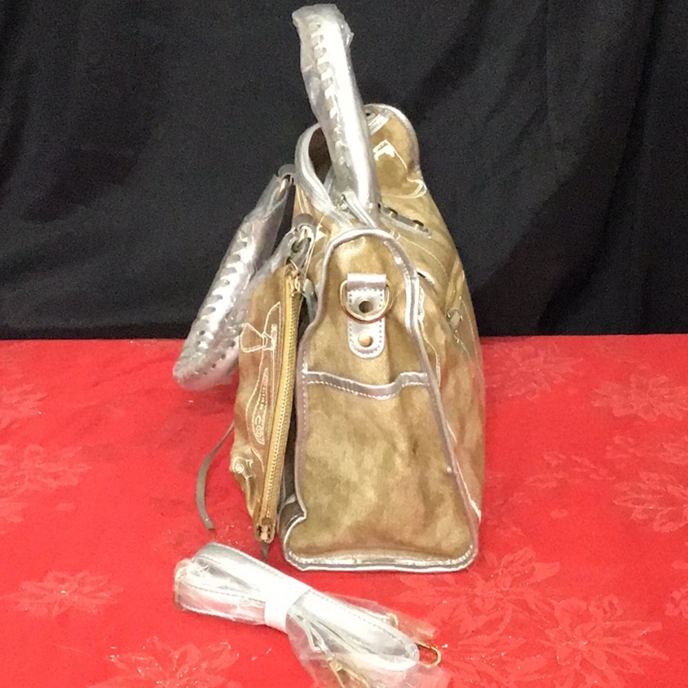 SALE on Shoulder Bag w/ Jean Design w/ many features incl. long extra strap. - Picture 2 of 8